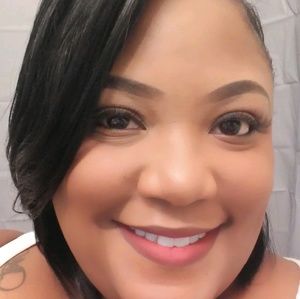 Meet your Posher, Monique